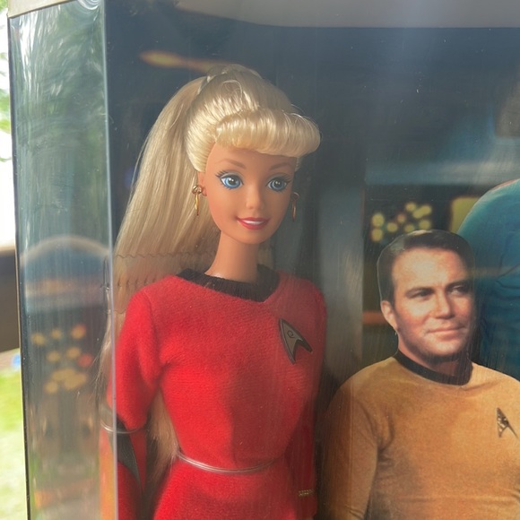 ✨ Collector Edition ~ 30th Anniversary Barbie & Ken Star Trek gift set ✨ - Picture 3 of 14